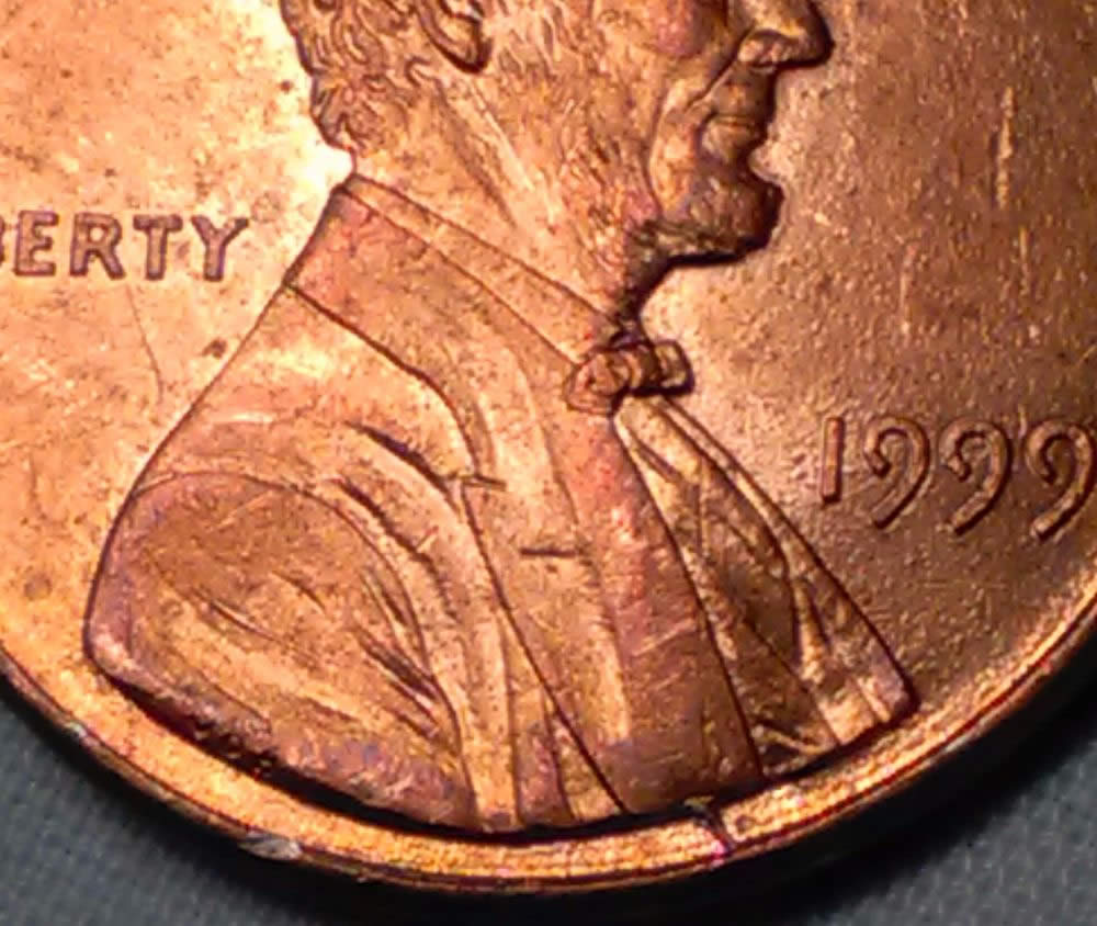 1999-P-Lincoln-Cent-With--Die-Chip-And-Crack-Under-Lincoln's-Bust-VLDS